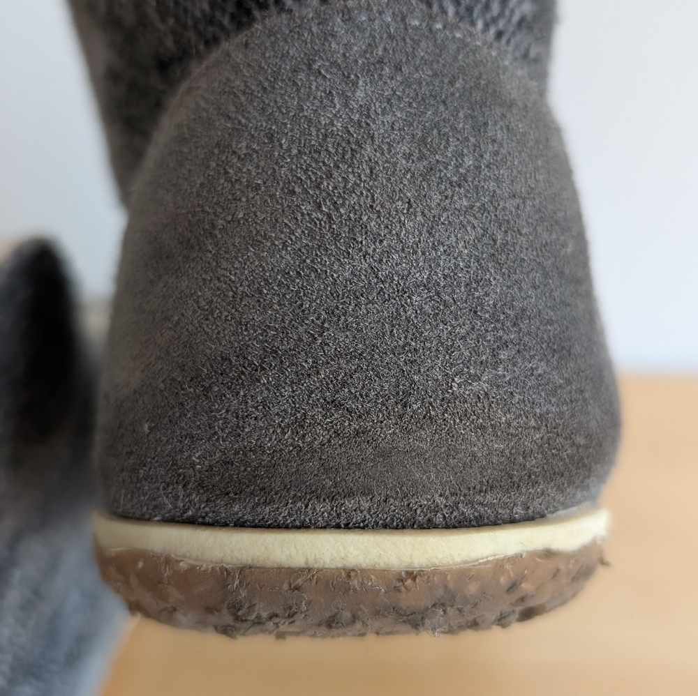 Minnetonka | Grey Suede Torrey Indoor / Outdoor Slippers, Size 11 - Picture 6 of 16